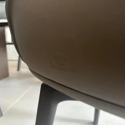 4er Set Stuhl Archibald Leder Nest Grau Gestell Massivholz Esche Farbig Gebeizt Schwarz Drehbar