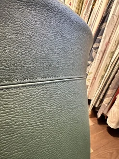 2er Set Stuhl Cara Leder Normandie Grün Holzgestell Massiv Nussbaum Geölt