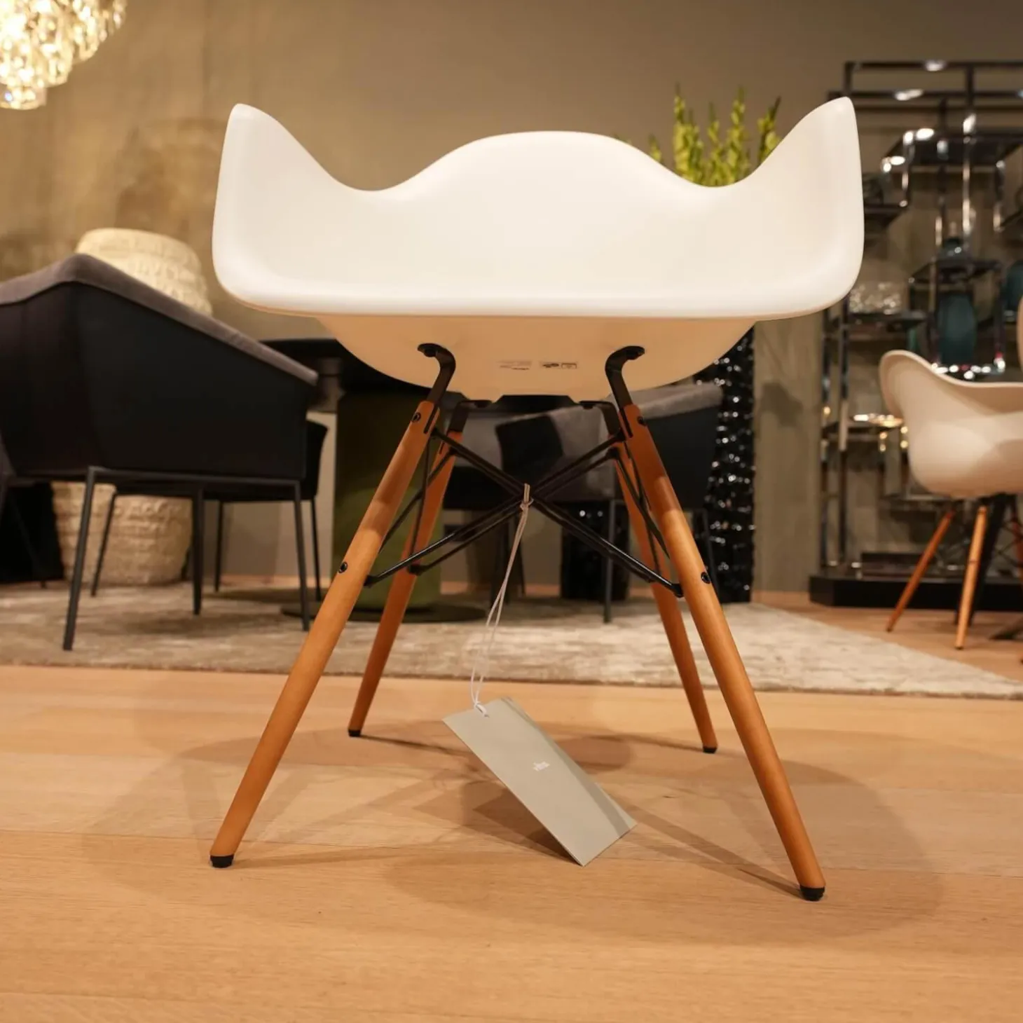 6er Set Stuhl Eames Plastic Armchair DAW Polypropylen Weiß Holzuntergestell Ahorn Gelblich Mit Verstrebungen