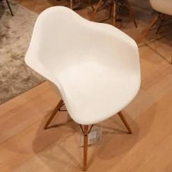 6er Set Stuhl Eames Plastic Armchair DAW Polypropylen Weiß Holzuntergestell Ahorn Gelblich Mit Verstrebungen