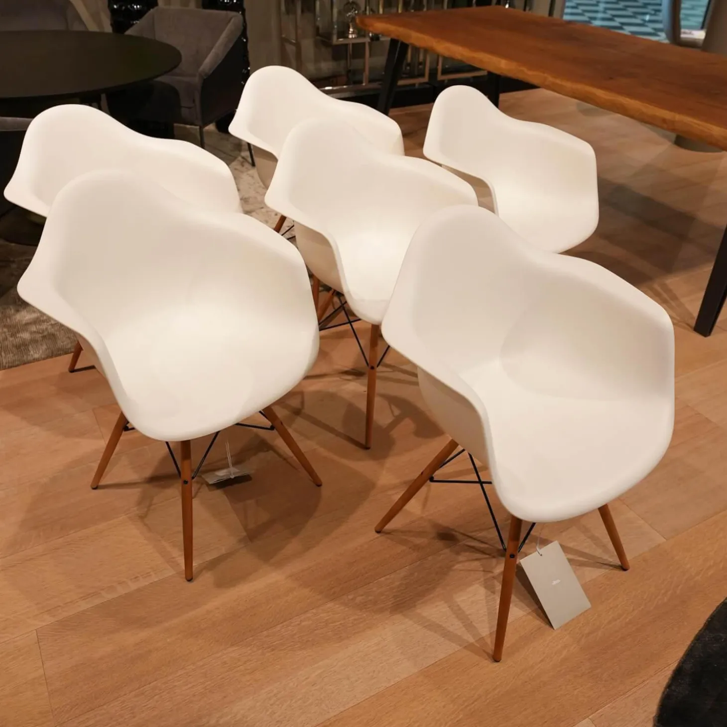 6er Set Stuhl Eames Plastic Armchair DAW Polypropylen Weiß Holzuntergestell Ahorn Gelblich Mit Verstrebungen