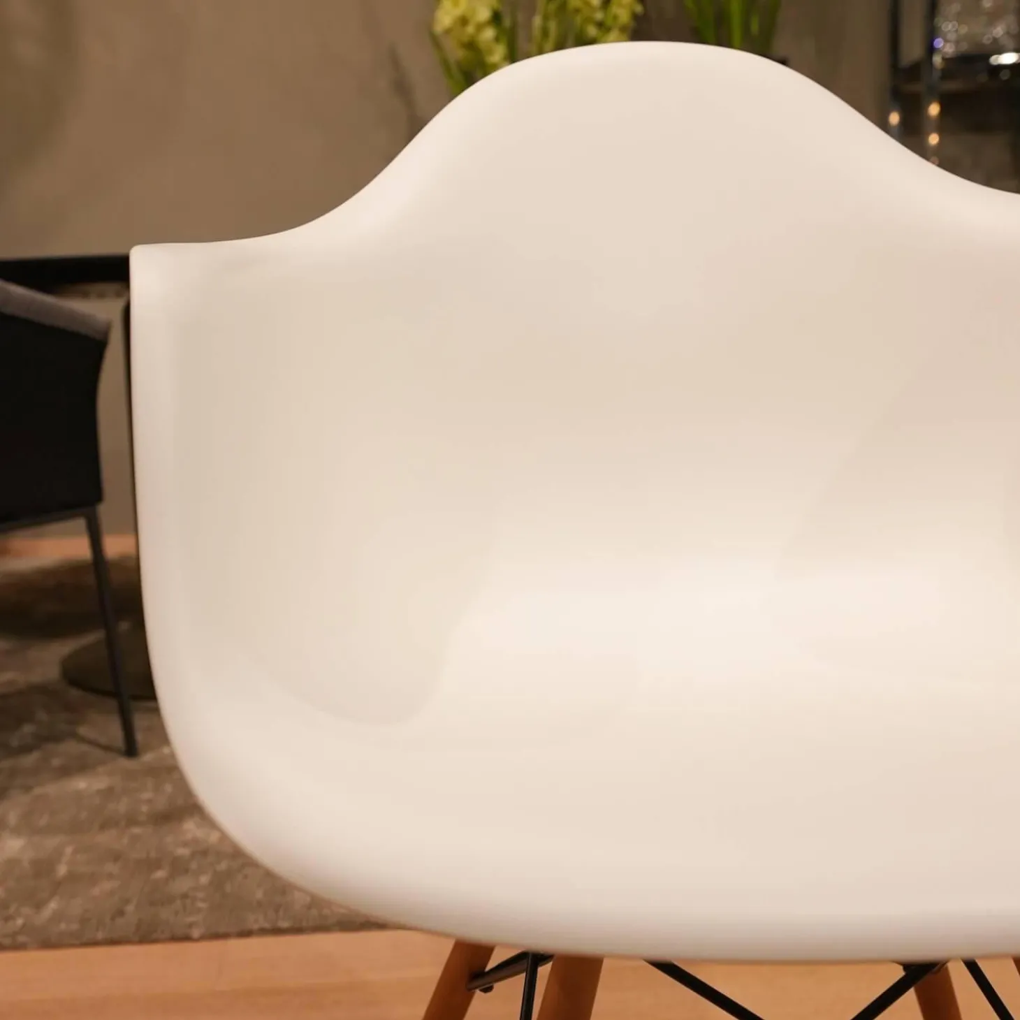 6er Set Stuhl Eames Plastic Armchair DAW Polypropylen Weiß Holzuntergestell Ahorn Gelblich Mit Verstrebungen