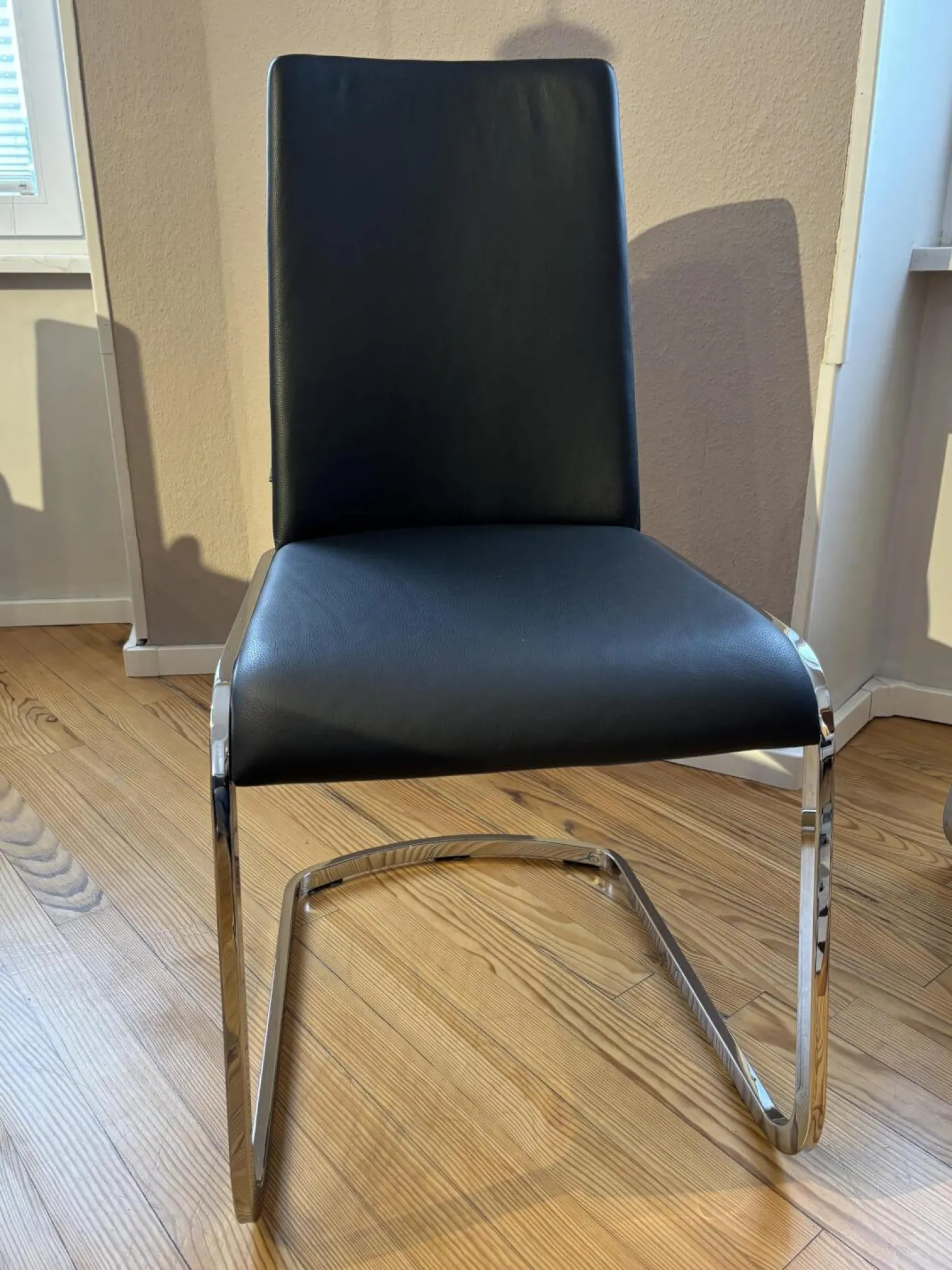 6er Set Stuhl F1 Leder 70240 Schwarz Gestell Stahl Verchromt Glänzend