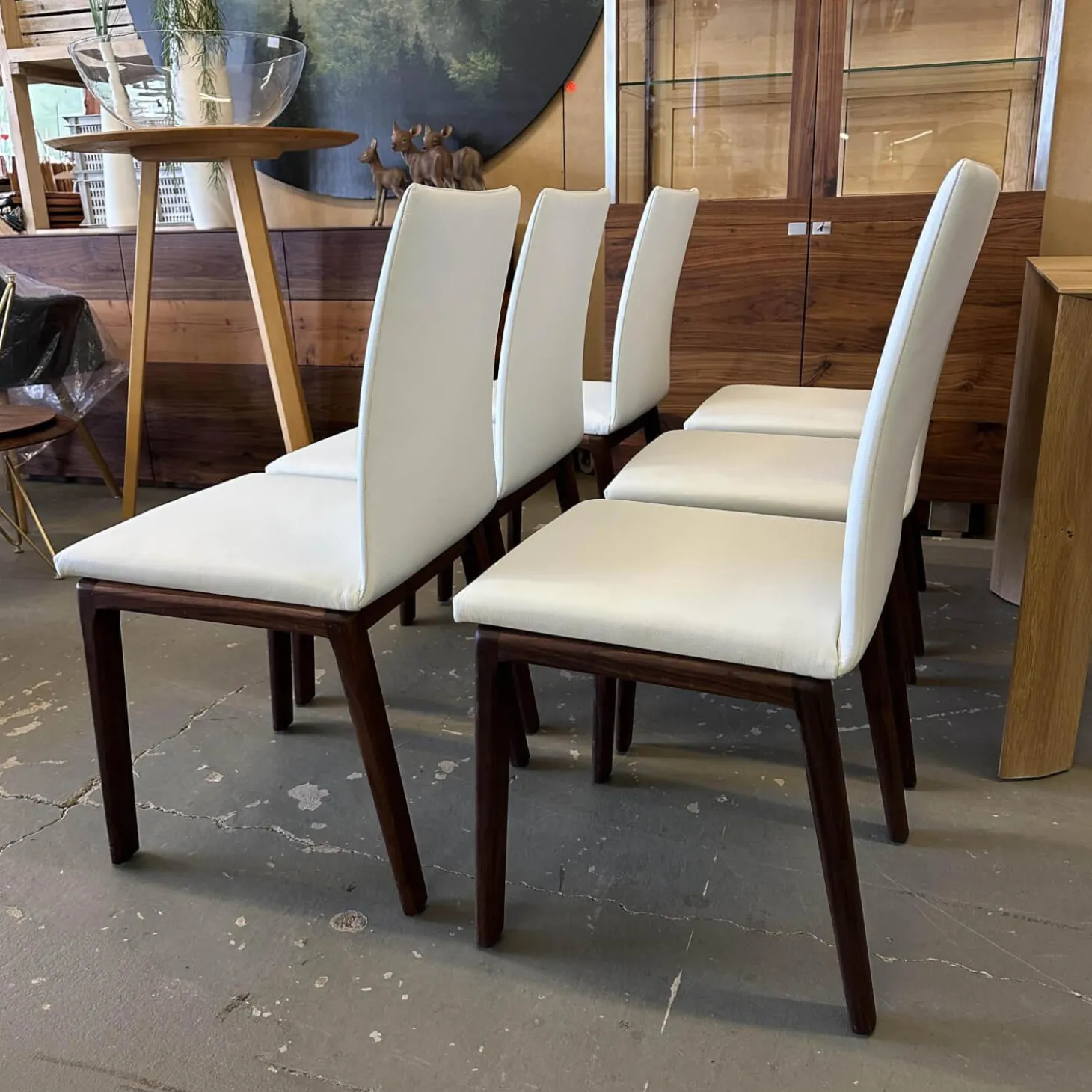 6er Set Stuhl Fugo Leder 2 48 Weiß Gestell Nussbaum Natur Geölt