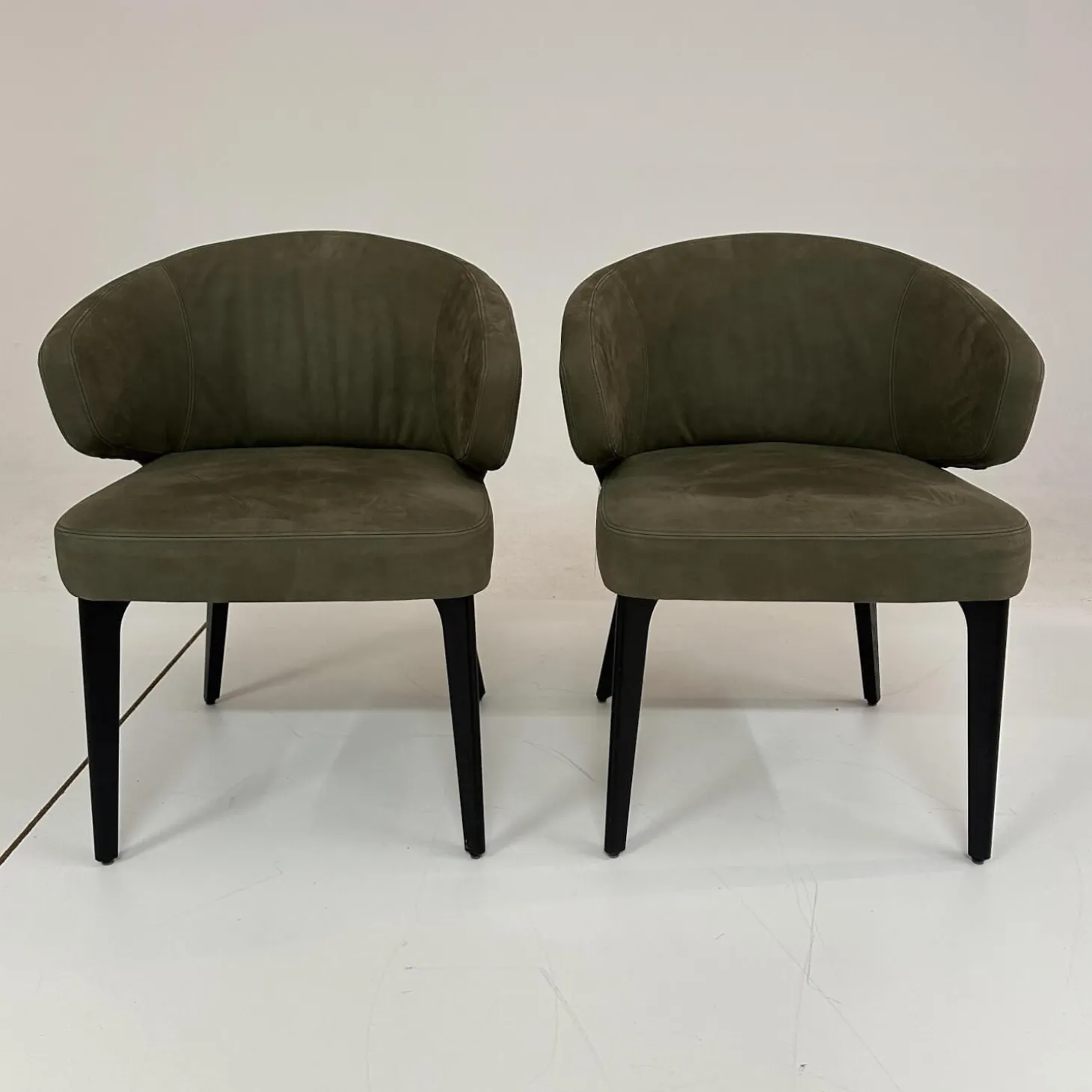 2er Set Stuhl George Bezug Leder L9999F Velvet Grau Braun Holzgestell Füße Schwarz Gebeizt