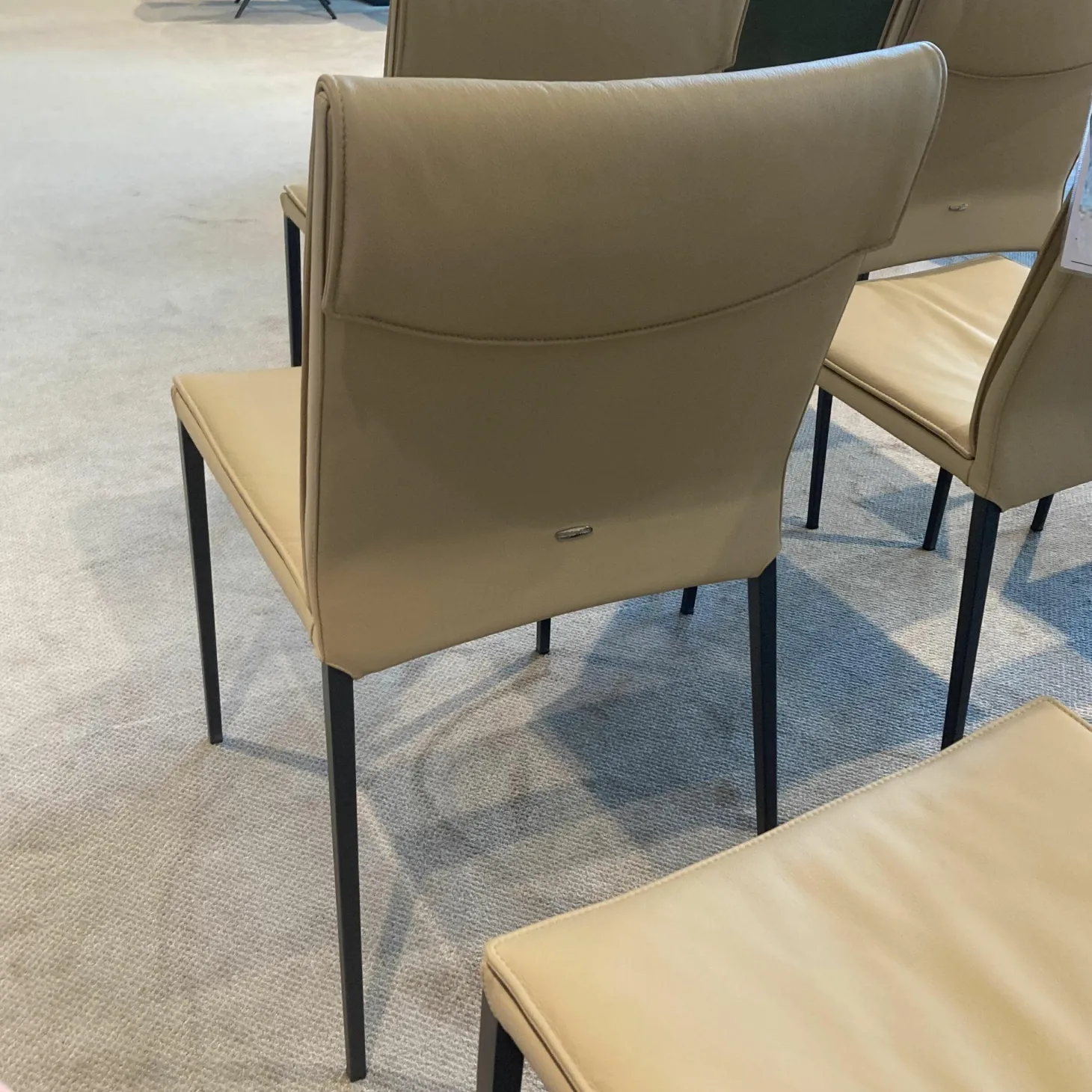 8er Set Stuhl Isabel Softleder Safari Beige Füße Metall Graphit Anthrazit Matt