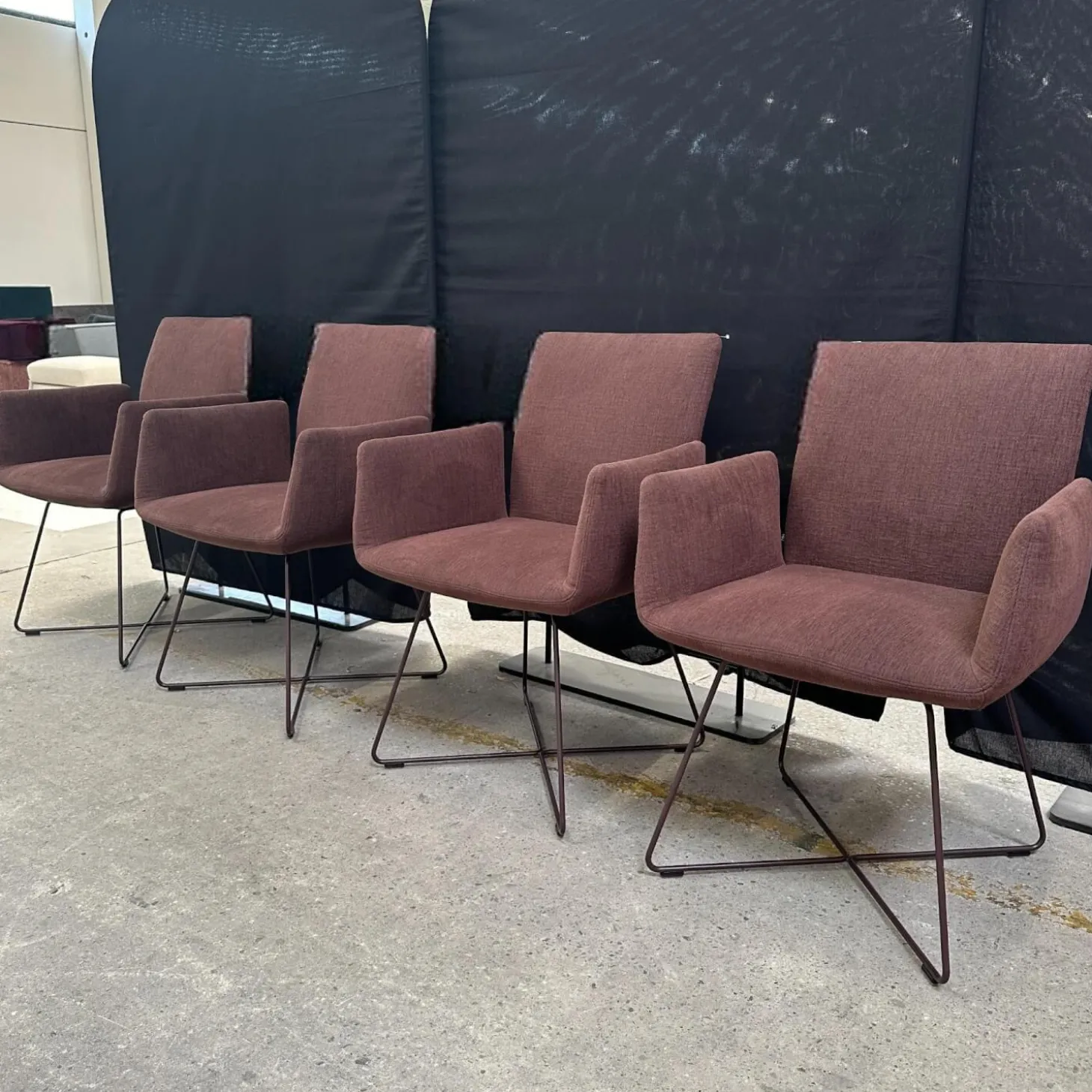 4er Set Stuhl Jalis 541 Stoff 10125 Bordeaux Rot Drahtgestell Lack RAL 010 20 10 Wengenschwarz Mit Filzgleiter