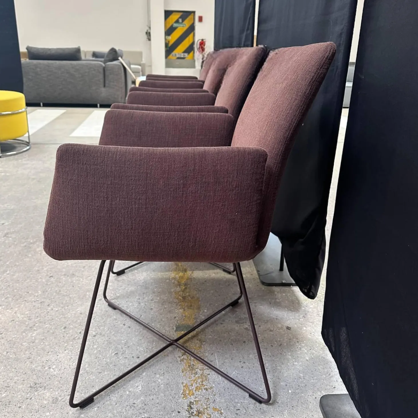 4er Set Stuhl Jalis 541 Stoff 10125 Bordeaux Rot Drahtgestell Lack RAL 010 20 10 Wengenschwarz Mit Filzgleiter