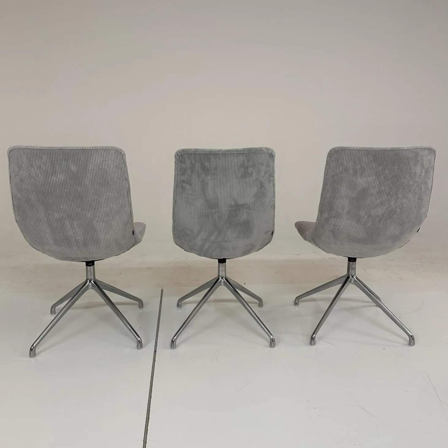 3er Set Stuhl Jona Ohne Armlehne Bezug U9999E Grau Fußkreuz Chrom Mit Drehbeschlag