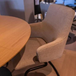 4er Set Stuhl Laurel L Bezug Stoff 500 Daisy 80 Beige Gestell D400 Matt Schwarz