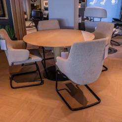 4er Set Stuhl Laurel L Bezug Stoff 500 Daisy 80 Beige Gestell D400 Matt Schwarz