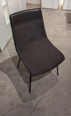 6er Set Stuhl LS20 455100 Linja Innen Stoff ROM8006 Romeo Brownie Grau Braun Außen Leder LIN 682 Linea Coffee Schwarz Gestell Metall RAL 8019 Grau Braun Pulverbeschichtet