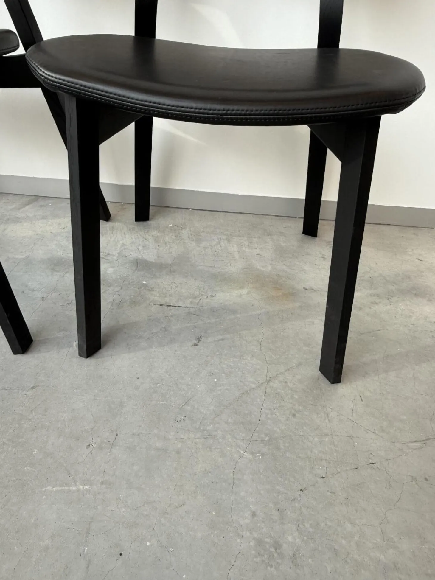 4er Set Stuhl Nonoto Comfort Bezug Leder Reinhardt Jepard Black Schwarz Gestell Eiche Gebeizt Graphite Schwarz