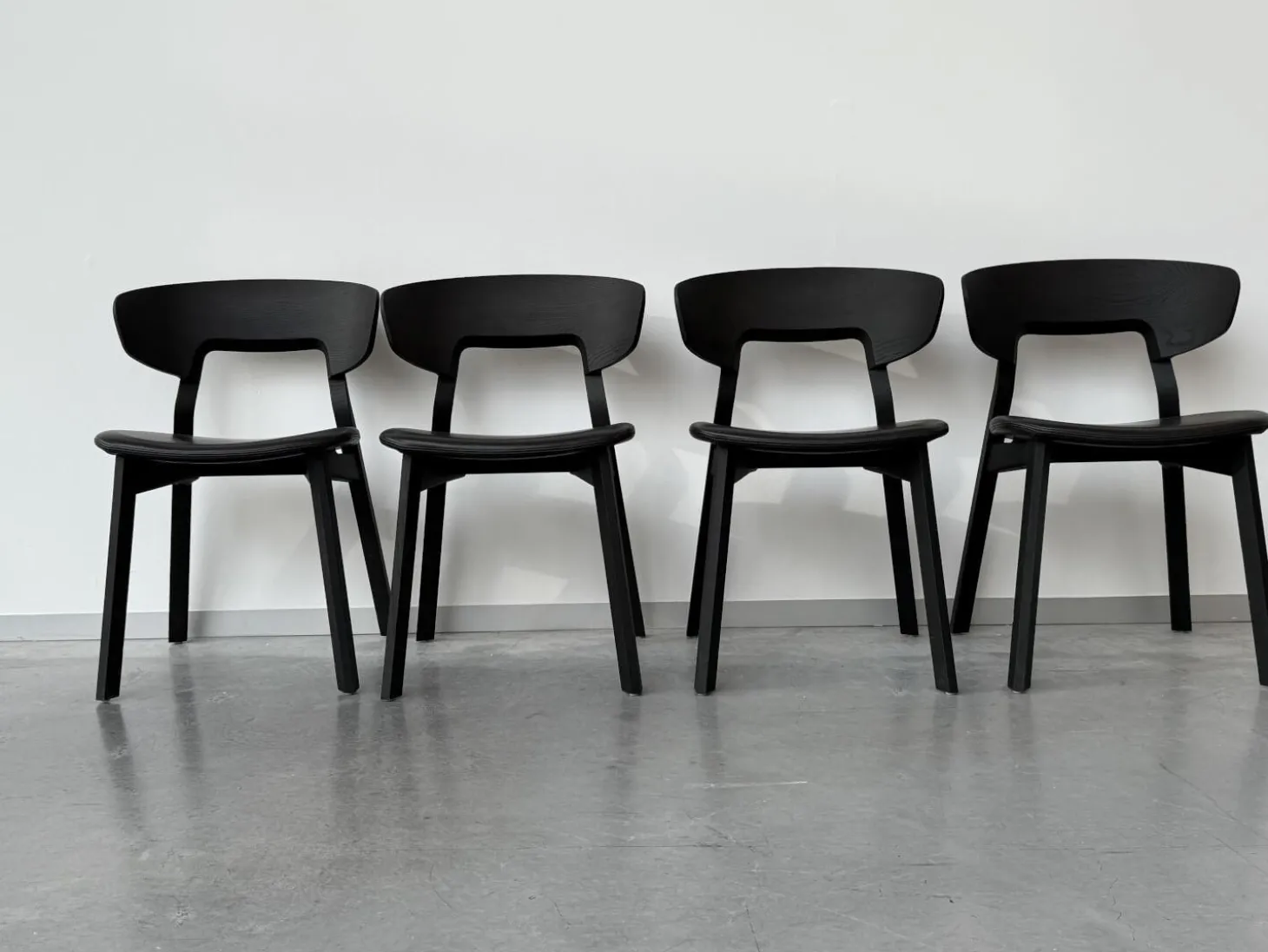 4er Set Stuhl Nonoto Comfort Bezug Leder Reinhardt Jepard Black Schwarz Gestell Eiche Gebeizt Graphite Schwarz