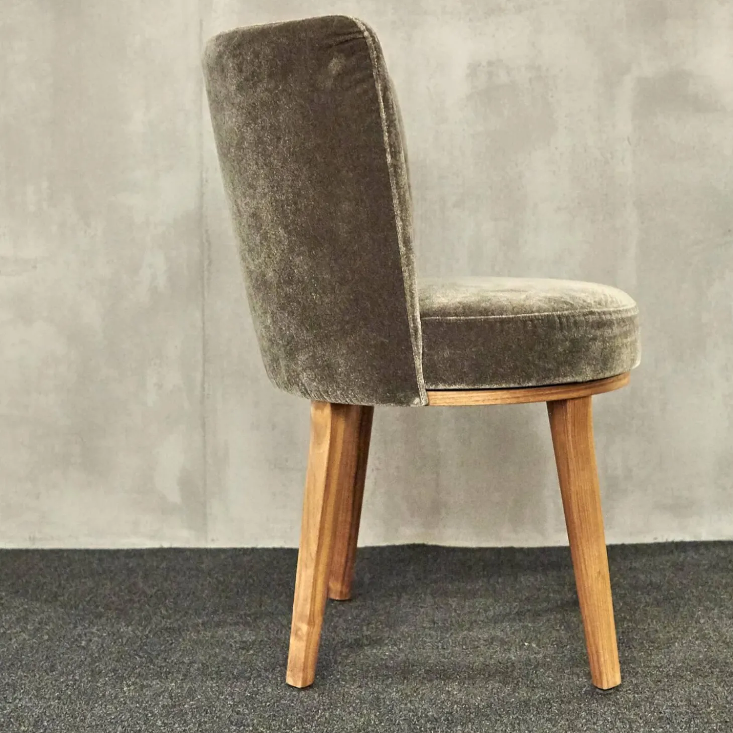 2er Set Stuhl Polo Cocktail Stoff Emilia B-121 Untergestell Nussbaum Geölt Mit Drehfunktion Und Rückholmechanik