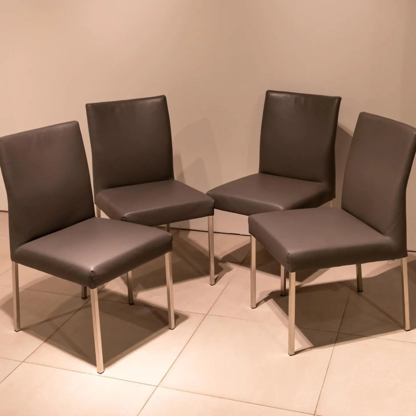 4-er Set Stuhl Pose -E Leder Tendens Farbe LD 1200 Graniet Gestell Edelstahl