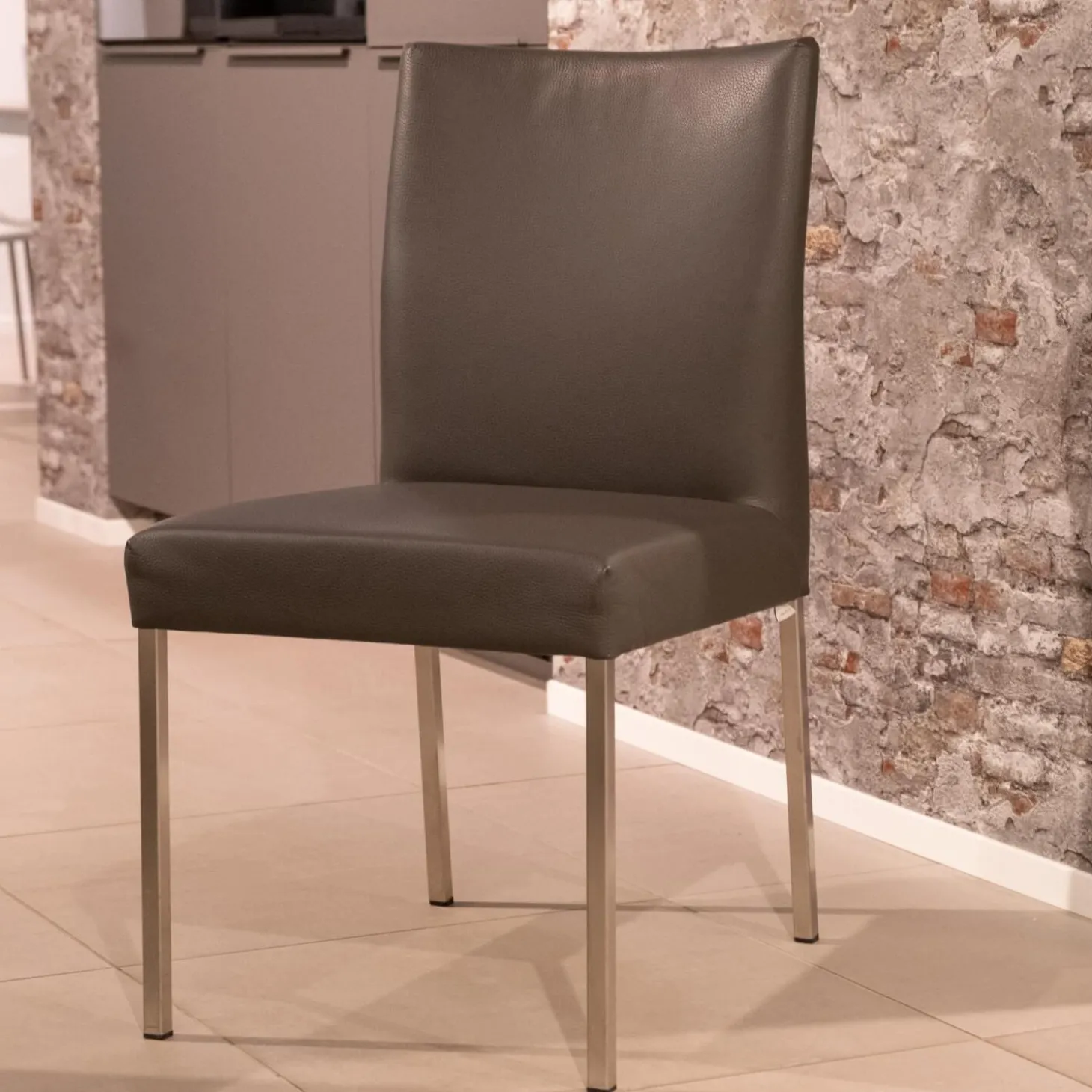 4-er Set Stuhl Pose -E Leder Tendens Farbe LD 1200 Graniet Gestell Edelstahl