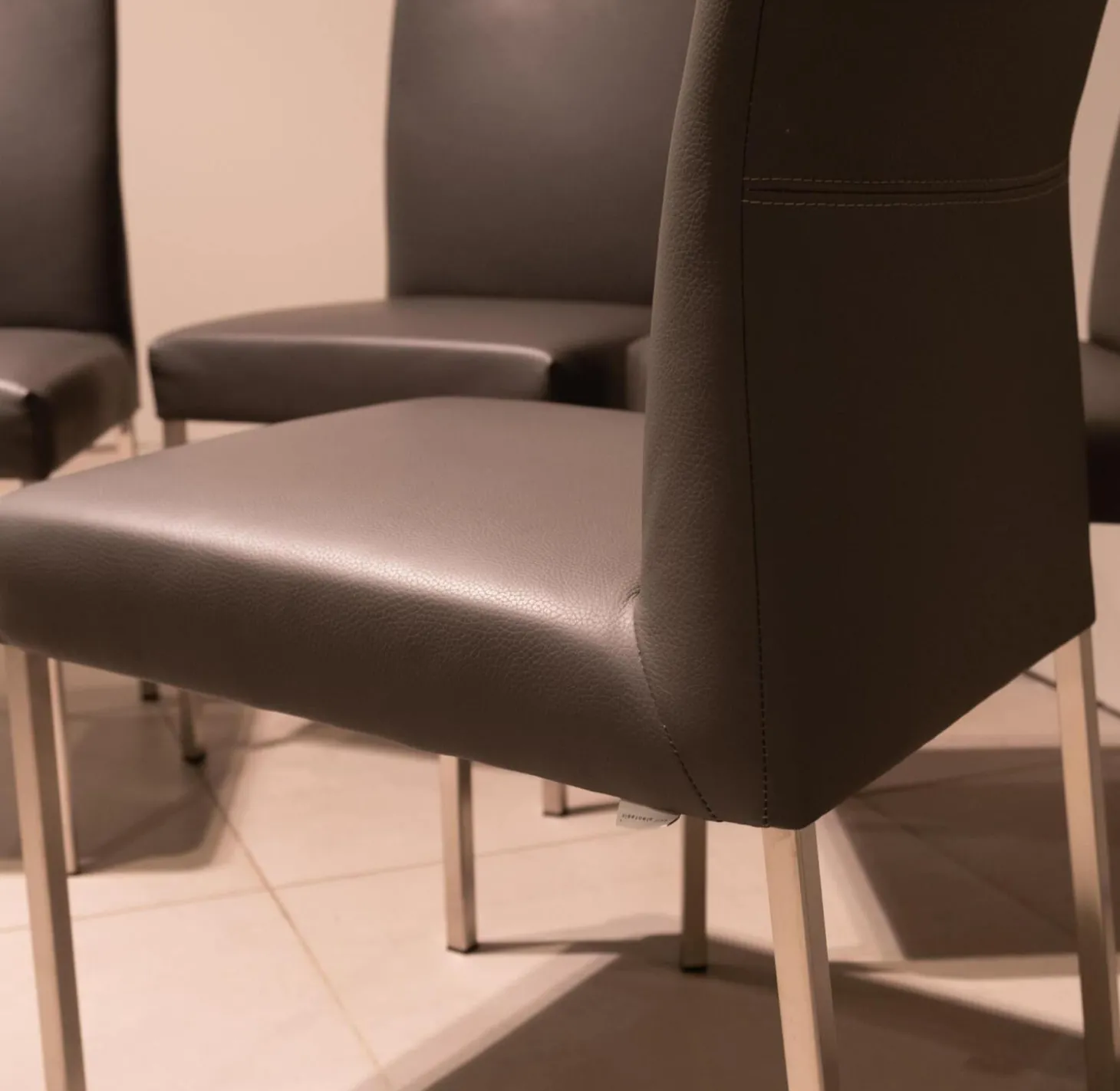 4-er Set Stuhl Pose -E Leder Tendens Farbe LD 1200 Graniet Gestell Edelstahl