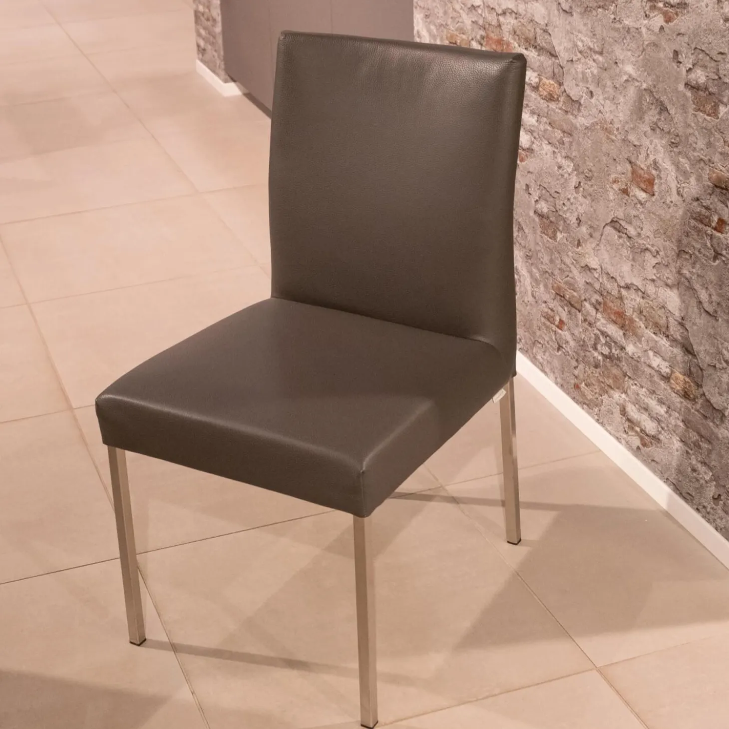 4-er Set Stuhl Pose -E Leder Tendens Farbe LD 1200 Graniet Gestell Edelstahl