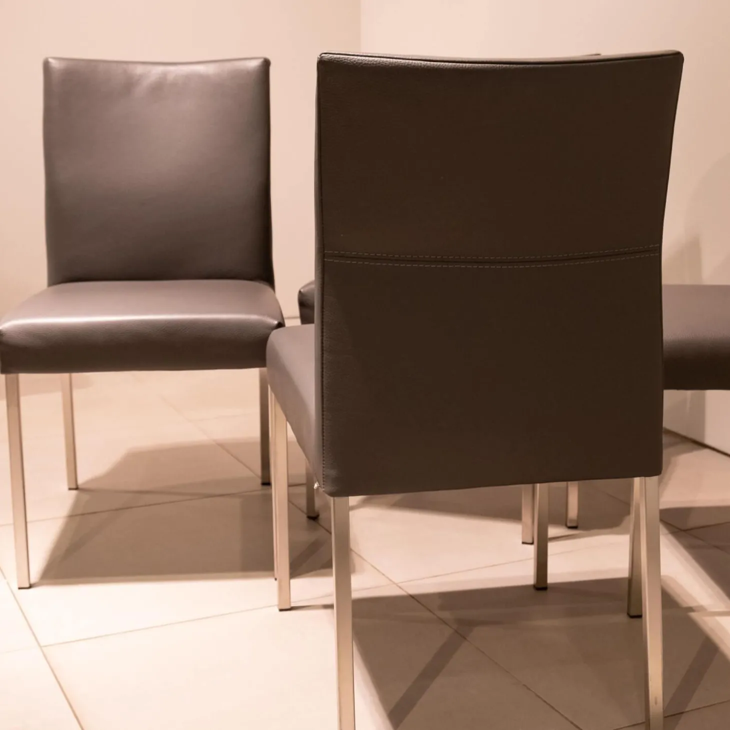 4-er Set Stuhl Pose -E Leder Tendens Farbe LD 1200 Graniet Gestell Edelstahl