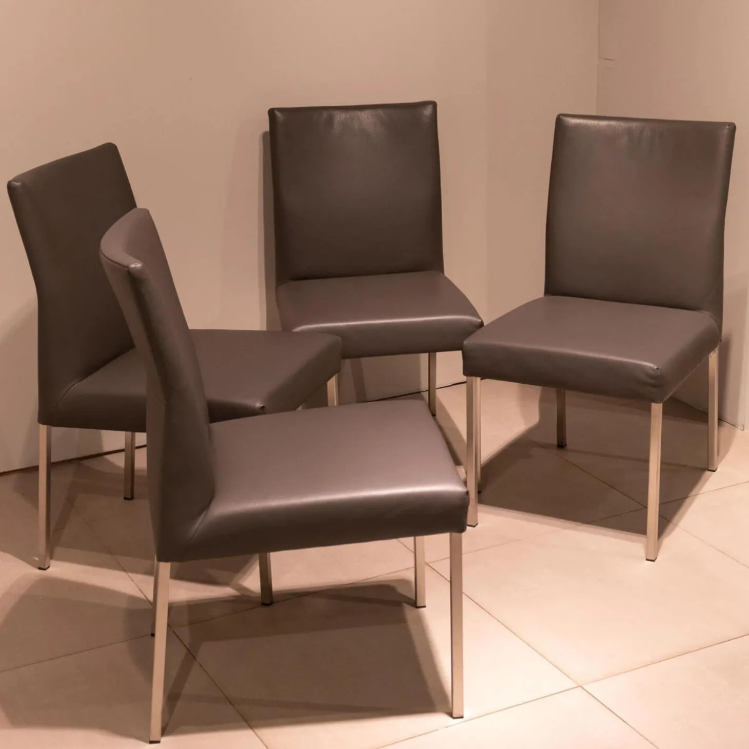 4-er Set Stuhl Pose -E Leder Tendens Farbe LD 1200 Graniet Gestell Edelstahl