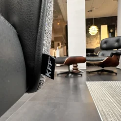 2er Set Stuhl V2 Gaia LNE 10109 STV2 Bezug Innen Leder Sauvage Anthrazit 8102 Grau Außen Sonderbezug Hellgrau Gestell 4 Fuß Stern SL Struktur M02 Schwarz Mit Kunststoffgleitern