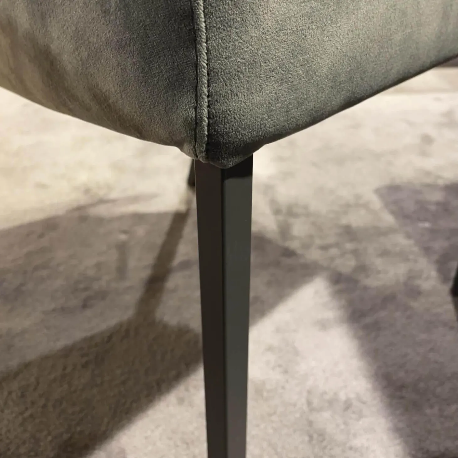 5er Set Stuhlwerk 2 Bezug Stoff Uni Adore Hunter Grau 4 Fuß Gestell Umbragrau