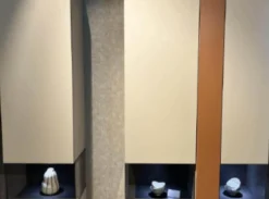 2er Set Vitrine Neo Lack Seidengrau Und Braun Mit Offenen Glasfächern