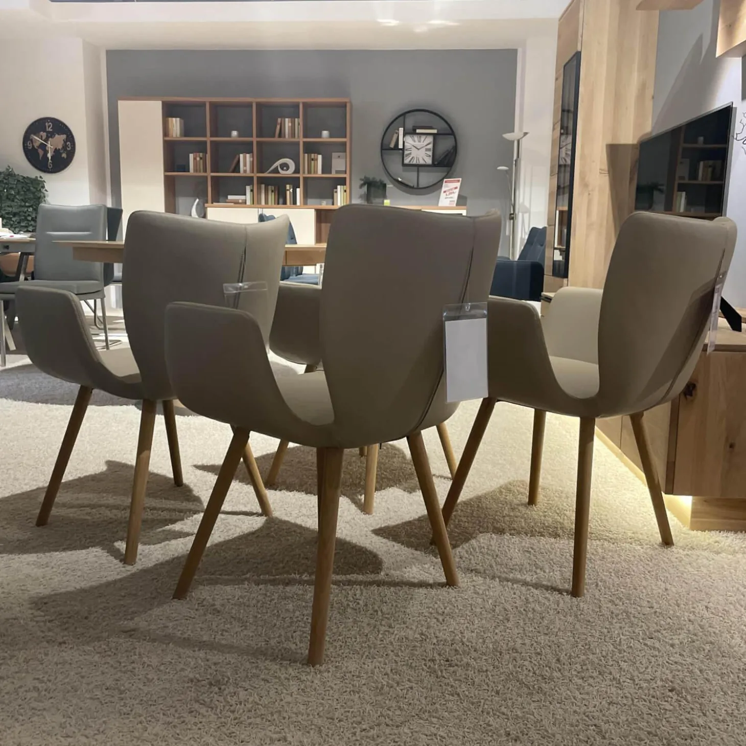 4er-Set Armlehnpolsterstuhl Kasaar Leder Prestige M 131 Kiesel Gestell Eiche Puro Geölt