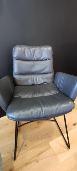 2er-Set Armlehnstuhl Arva 1512 A2 Leder Sauvage 4 8102 Anthrazit Rundrohrgestell M02 Struktur Schwarz