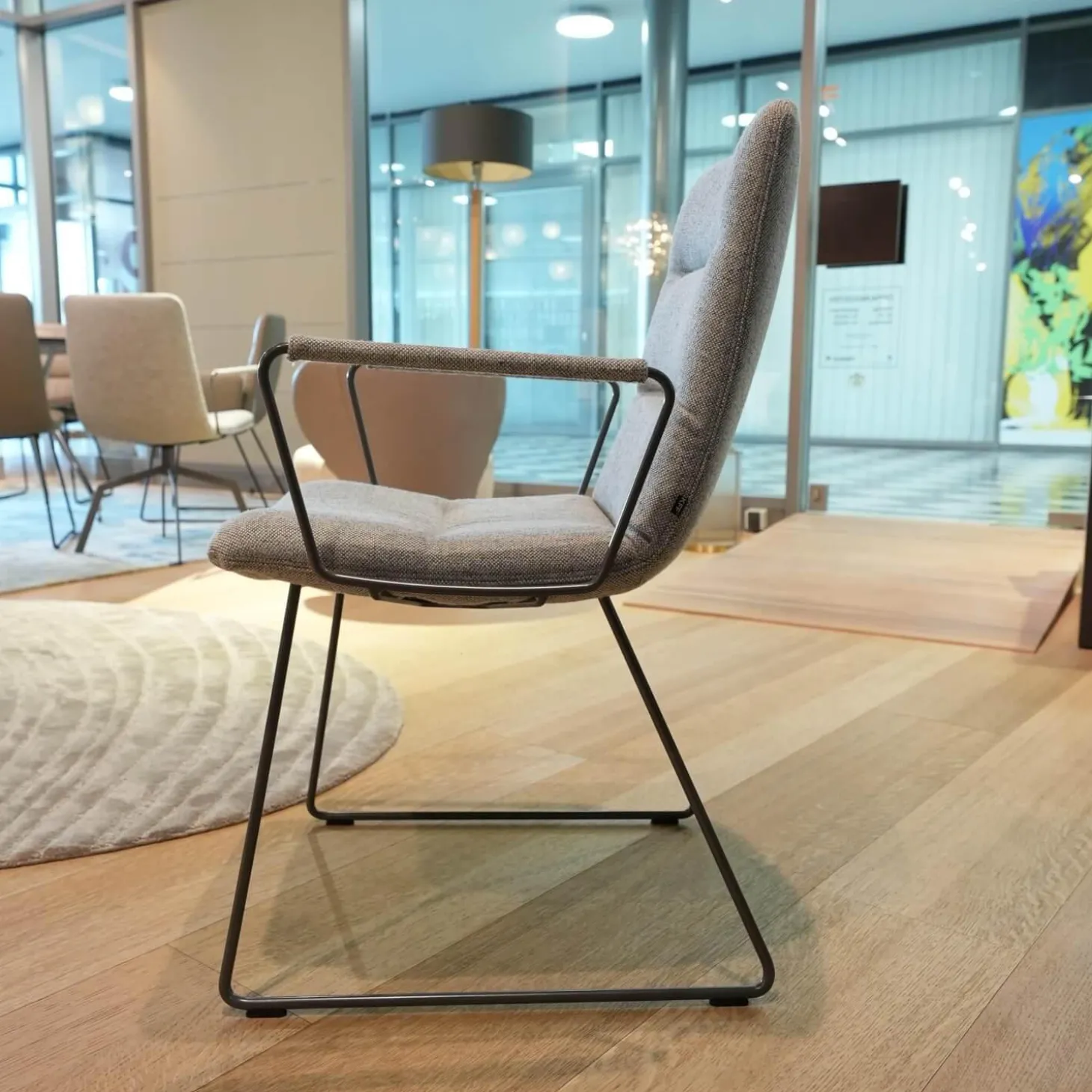 6er-Set Armlehnstuhl Arva Light Bezug Stoff Hallingdal 116 Grau Drahtkufengestell Eisenblank Einschichtlack