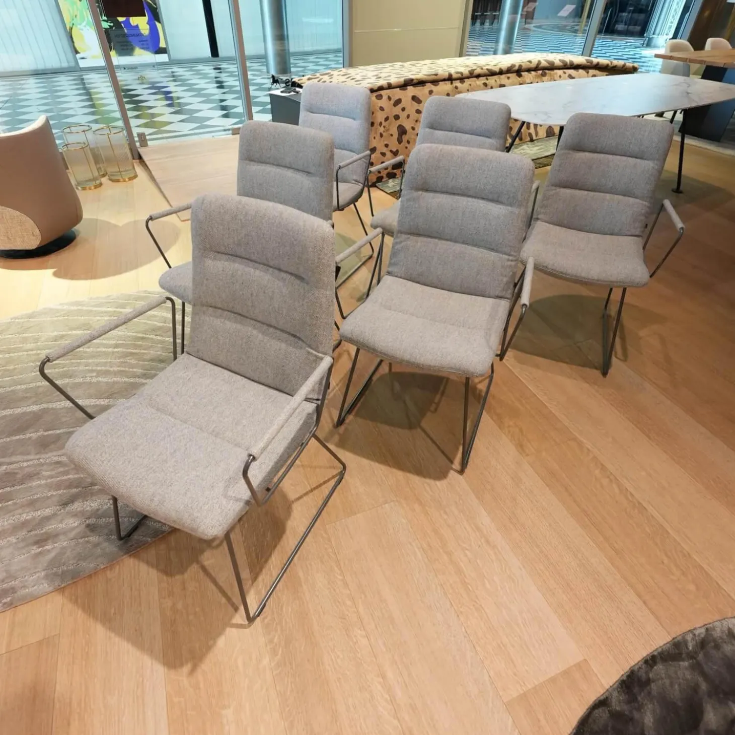 6er-Set Armlehnstuhl Arva Light Bezug Stoff Hallingdal 116 Grau Drahtkufengestell Eisenblank Einschichtlack