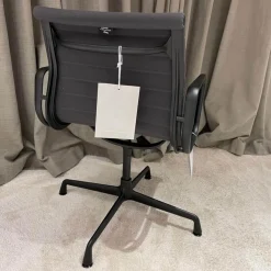 4er-Set Armlehnstuhl EA104 Bezug Hopsak Dunkelgrau 05 Gestell Aluminium Drehbar Filzgleiter Ohne Tisch