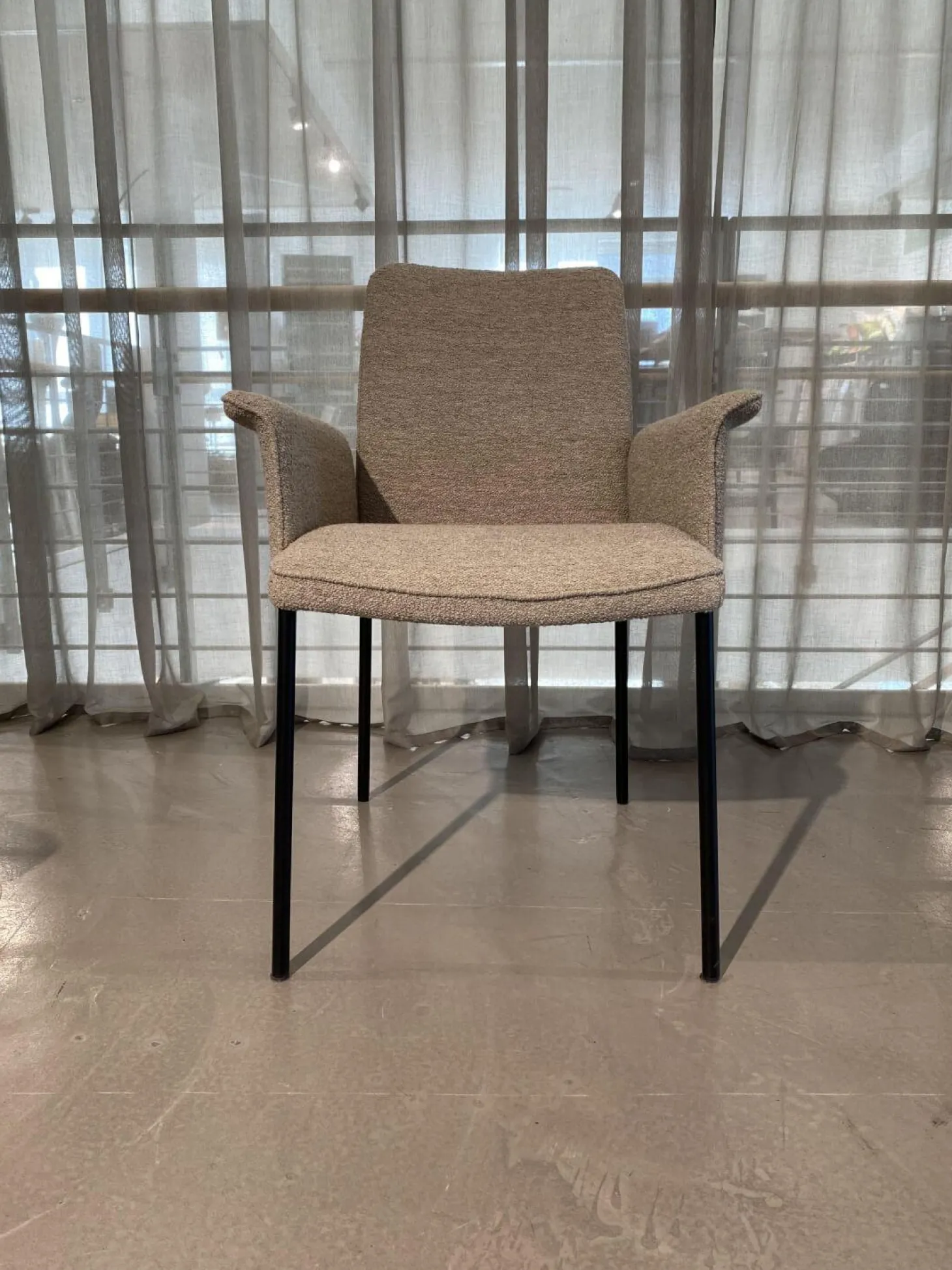 4er-Set Armlehnstuhl Jaro 200 Stoff 071 Ash Beige Grau Gestell Schwarz Gepulvert