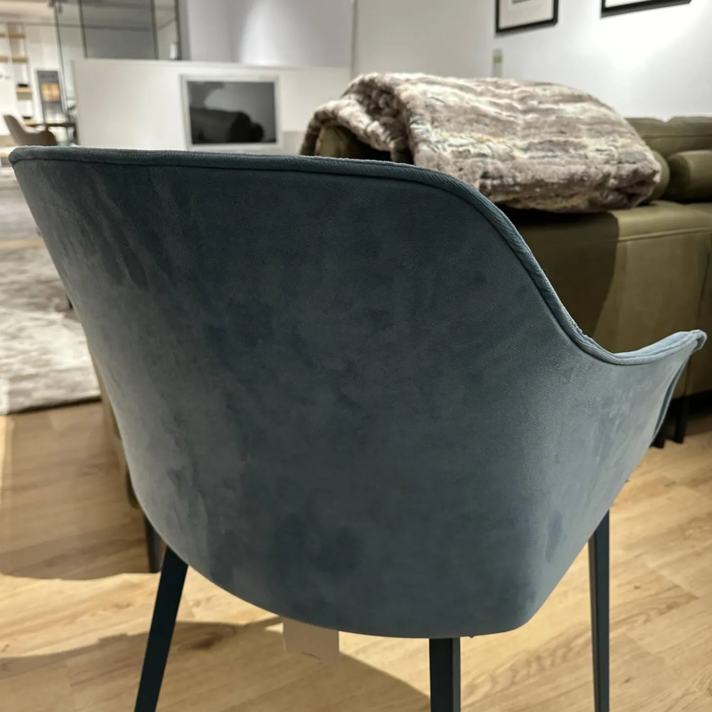 4er-Set Armlehnstuhl Kedua 4061 Bezug Stoff Bel-321 A Blau Metallfuß Dreieckig Petrol Dunkelblau