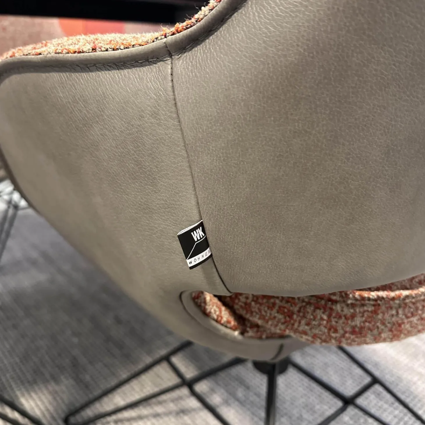 6er-Set Armlehnstuhl WK 708 Stoff JAB A91062 Rosa Und Leder Granada Steel Grau Drehgestell Schwarz