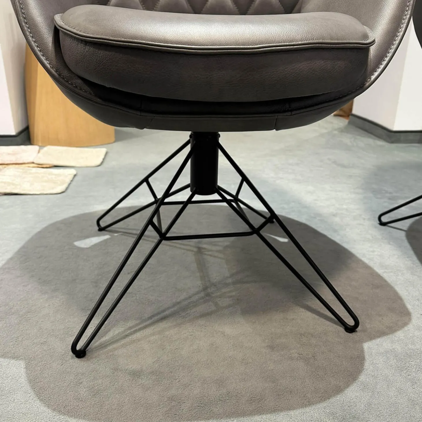 6er-Set Armlehnstuhl WK 708 Stoff JAB A91062 Rosa Und Leder Granada Steel Grau Drehgestell Schwarz