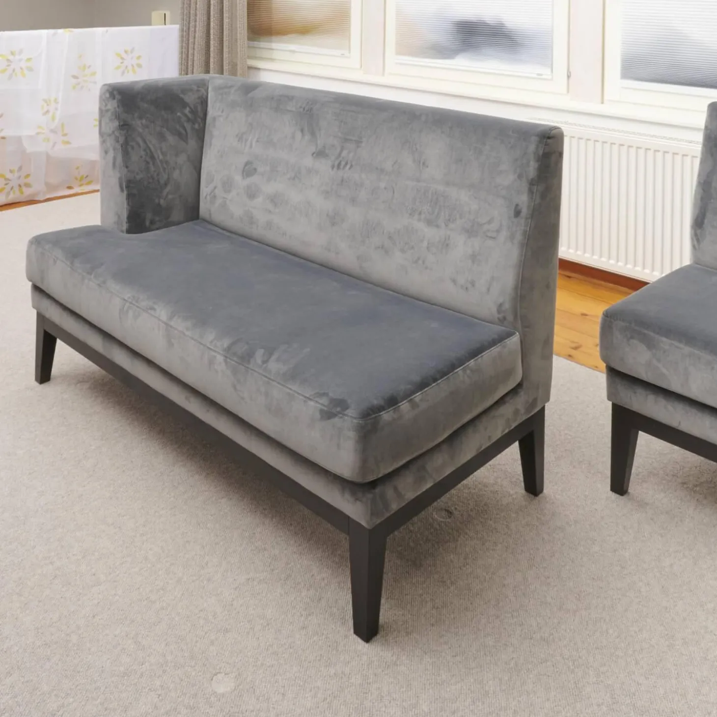 2er-Set Bank Polo Dining Stoff City Velvet Reloaded Grau Gestell Esche Schwarz Gebeizt Mit Vorstellkissen