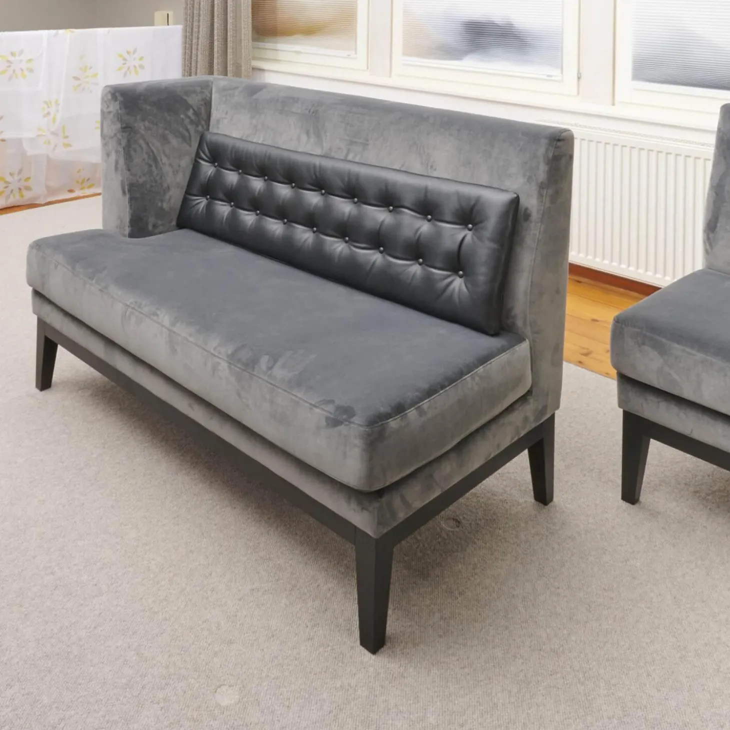 2er-Set Bank Polo Dining Stoff City Velvet Reloaded Grau Gestell Esche Schwarz Gebeizt Mit Vorstellkissen