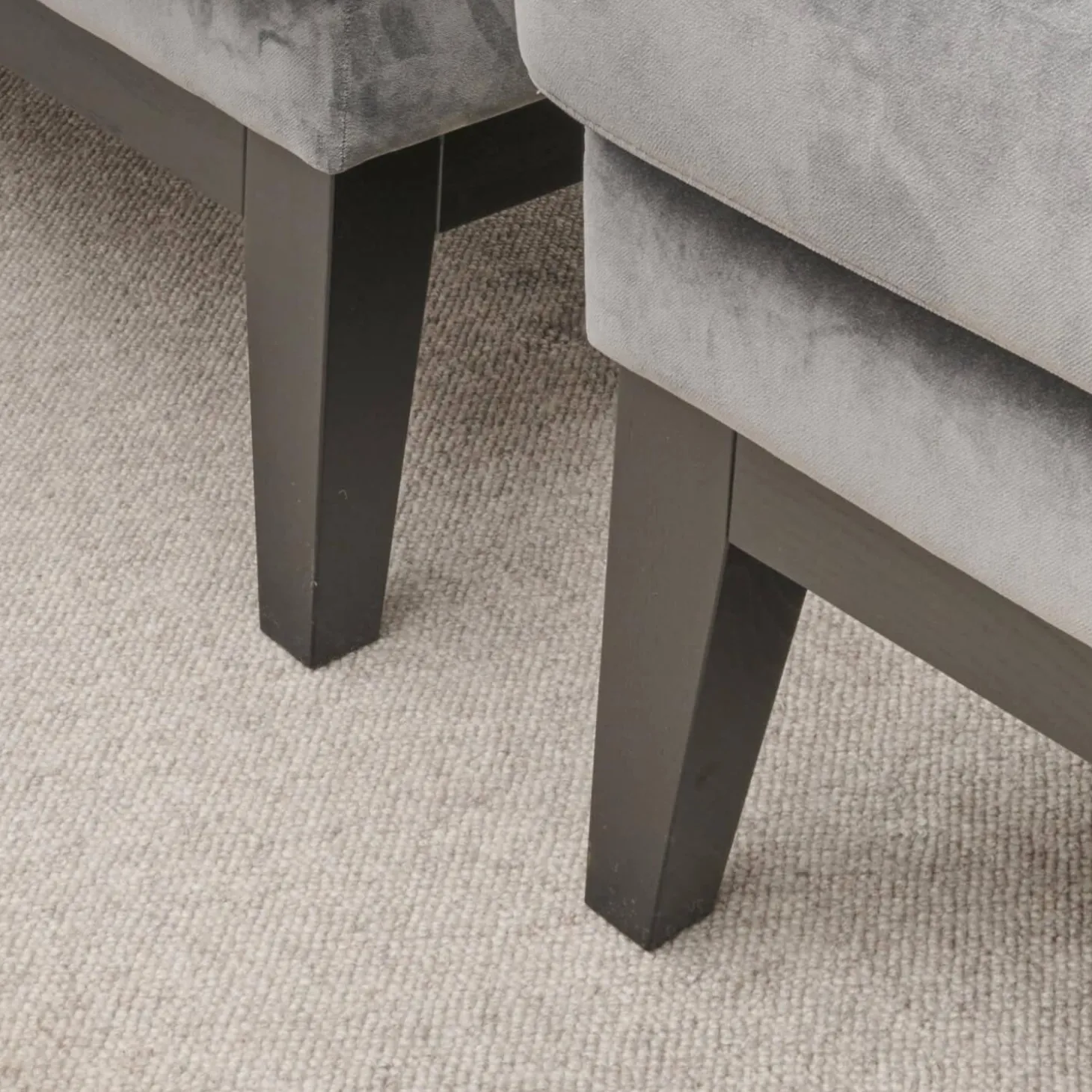 2er-Set Bank Polo Dining Stoff City Velvet Reloaded Grau Gestell Esche Schwarz Gebeizt Mit Vorstellkissen