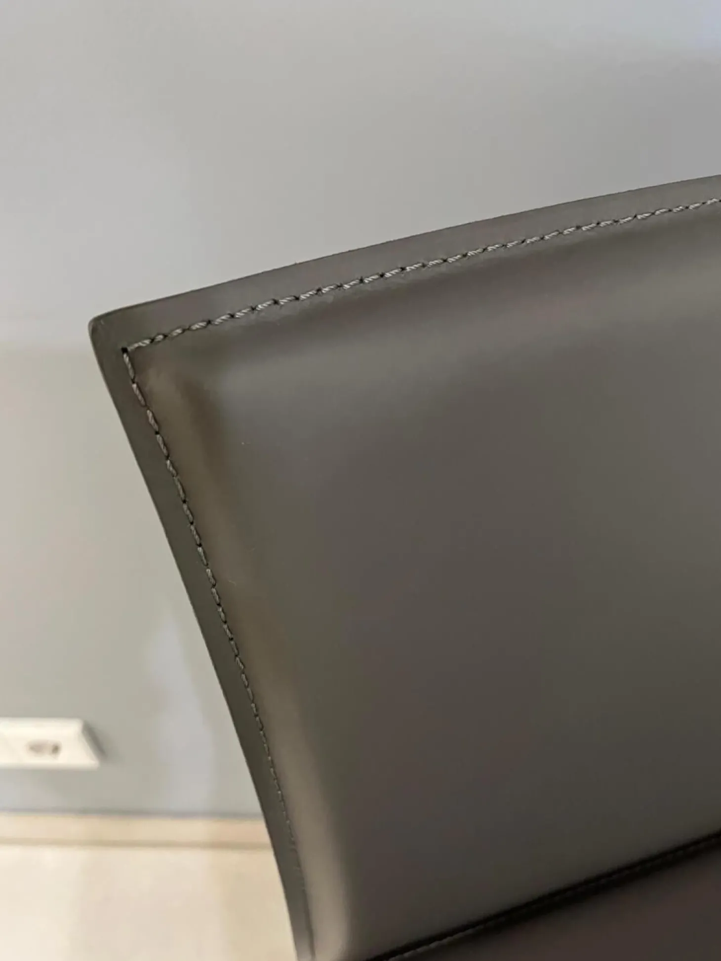 2er-Set Barhocker 2078 Nobile Kernleder Muscat Braun Naht Muscat Fußkreuz Schwarz