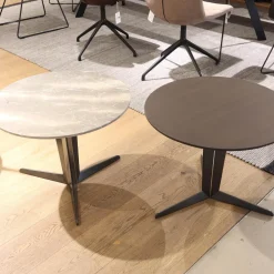 2er-Set Beistelltisch Attico Runde Platte Holz Eukalyptus Gestell Zinnfarbig Und Mattiertes Messing