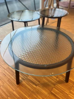 3er-Set Beistelltisch Cannage Gehärtetes Geschmolzenes Glas Transparent Fume Bergstein