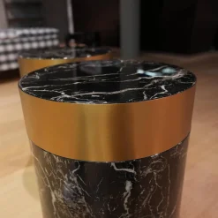 2er-Set Beistelltisch Caron Schwarzer Kunstmarmor Mit Gebürstetem Messing Finish