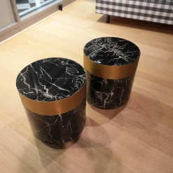 2er-Set Beistelltisch Caron Schwarzer Kunstmarmor Mit Gebürstetem Messing Finish