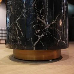 2er-Set Beistelltisch Caron Schwarzer Kunstmarmor Mit Gebürstetem Messing Finish