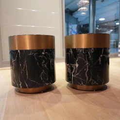 2er-Set Beistelltisch Caron Schwarzer Kunstmarmor Mit Gebürstetem Messing Finish