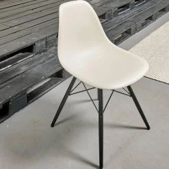 2er-Set Eames Plastik Side Chair DSW Sitzschale Kunststoff Kieselstein Gestell Ahorn Schwarz Lackiert