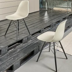 2er-Set Eames Plastik Side Chair DSW Sitzschale Kunststoff Kieselstein Gestell Ahorn Schwarz Lackiert