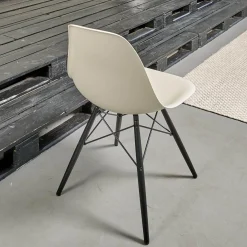 2er-Set Eames Plastik Side Chair DSW Sitzschale Kunststoff Kieselstein Gestell Ahorn Schwarz Lackiert